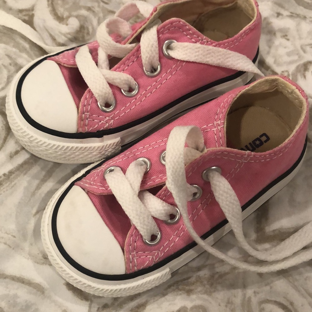 Girls pink converse